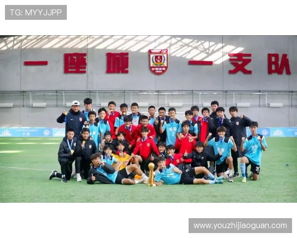 全新赛事回顾:精彩比分揭晓,紧张对决激烈角逐展现无与伦比的竞技水平 全新赛事回顾:精彩比分揭晓,紧张对决激烈角逐展现无与伦比的竞技水平